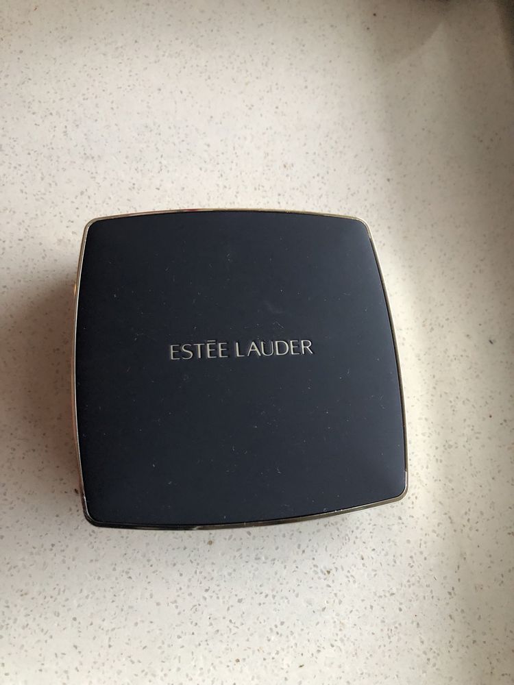 Estee lauder 4W1 double wear stay in place puder
