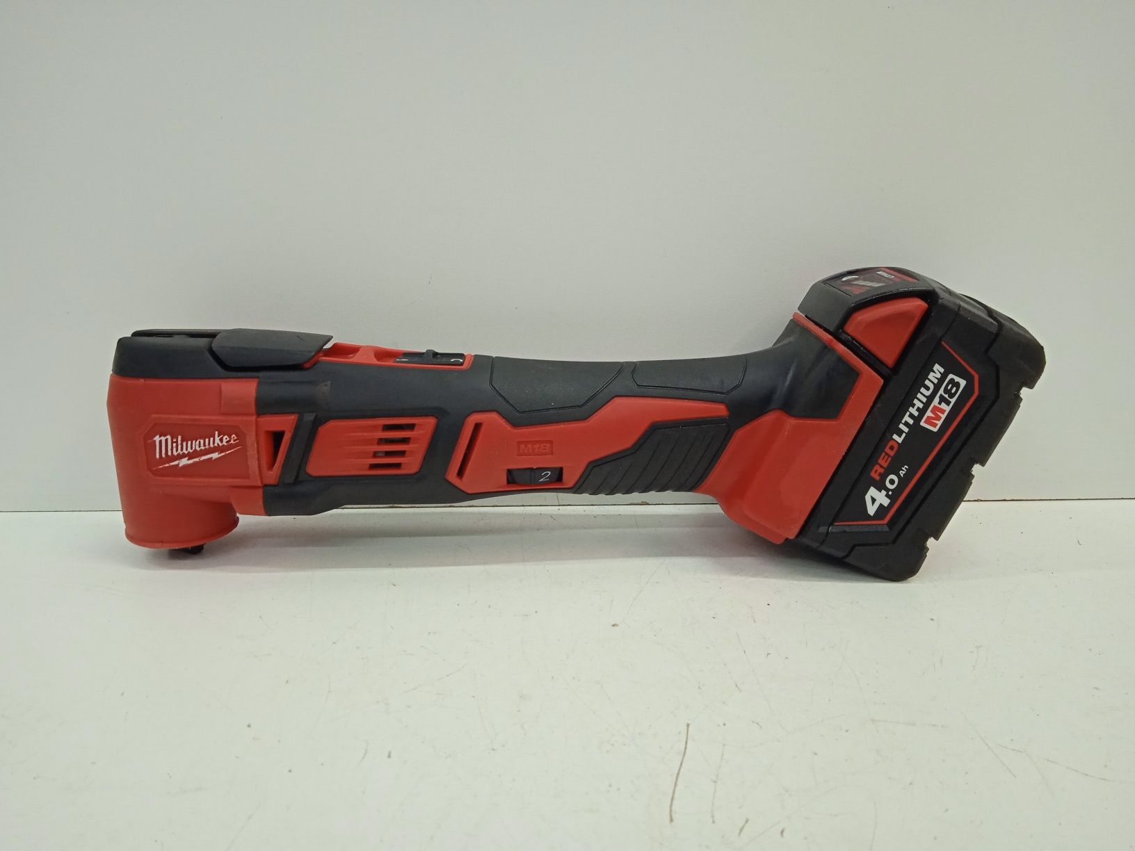 Milwaukee M18 BMT Urządzenie Narzędzie Wielofunkcyjne Multitool 4.0Ah