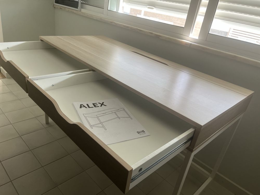 Secretaria IKEA modelo ALEX (132x58 cm)