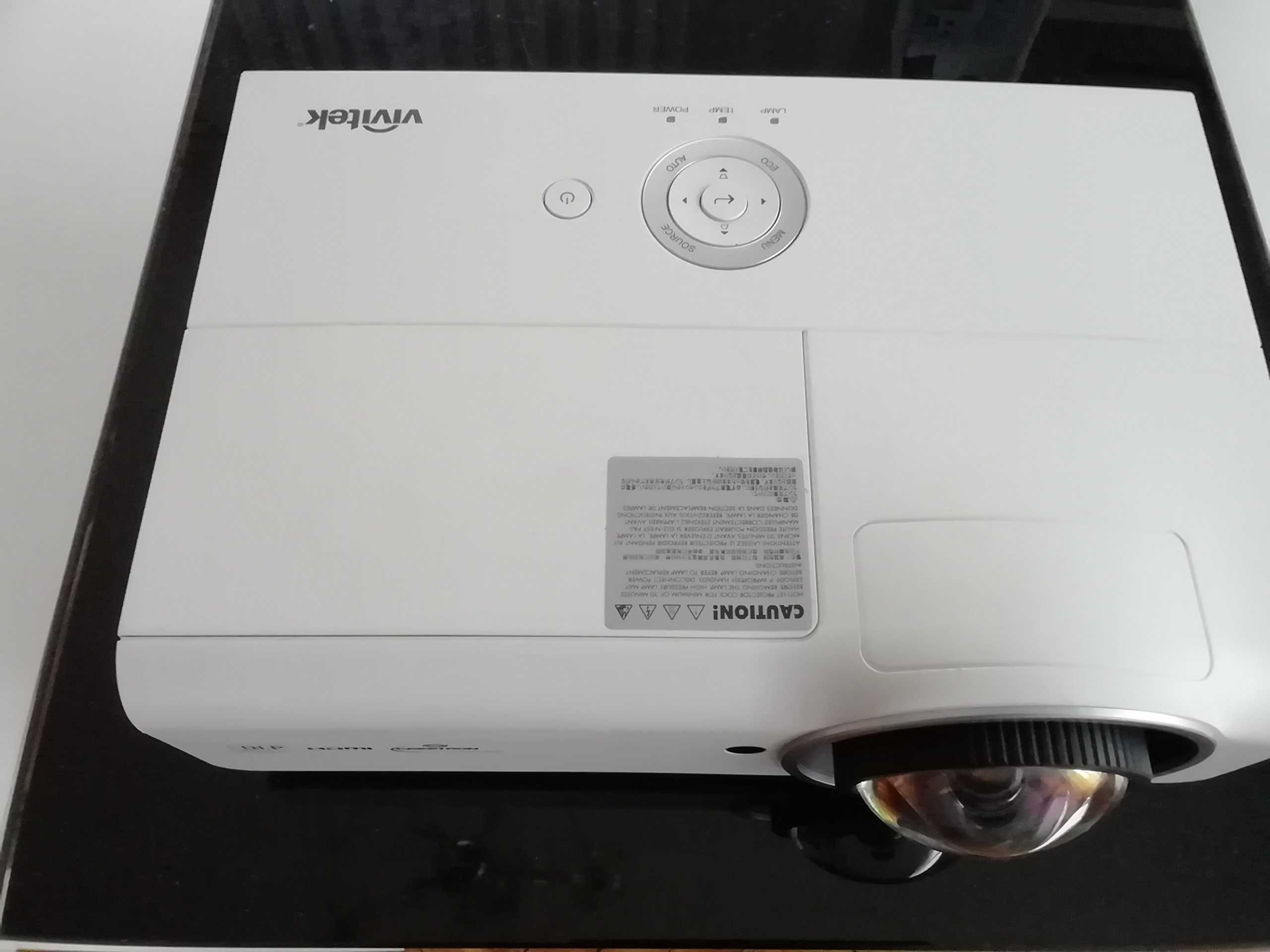 Projektor VIVITEK DX881ST