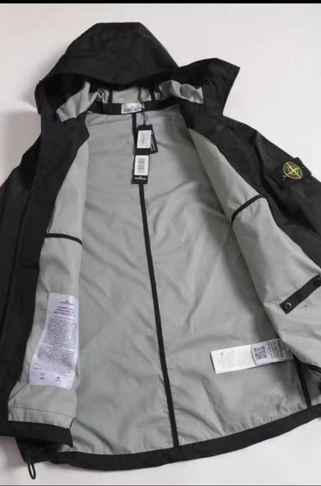 Relaksacyjna kurtka czarnego koloru marki Stone Island/XL