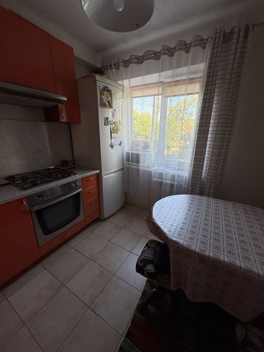 Продам 2 кімн. квартиру в Украінці.