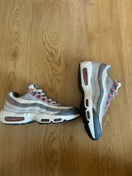 Vendo air max nao uso e foi dado do tamanho errado , usado poucas vezs