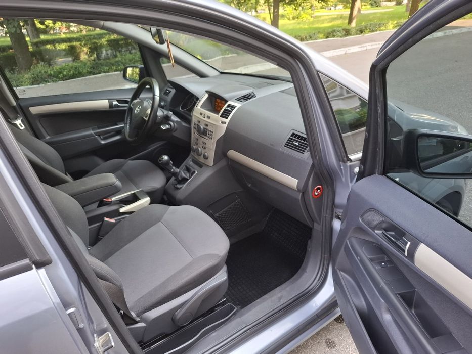 Opel Zafira в рідній фарбі, 7 місна