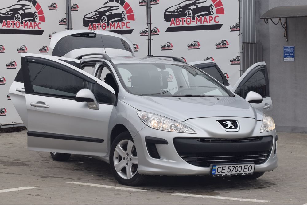 Peugeot 308 2011 року