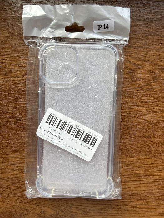 Чохол на IPhone 14.
