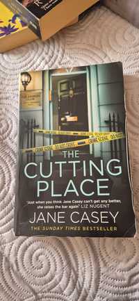 Książka po angielsku "The cutting place" Jane Casey