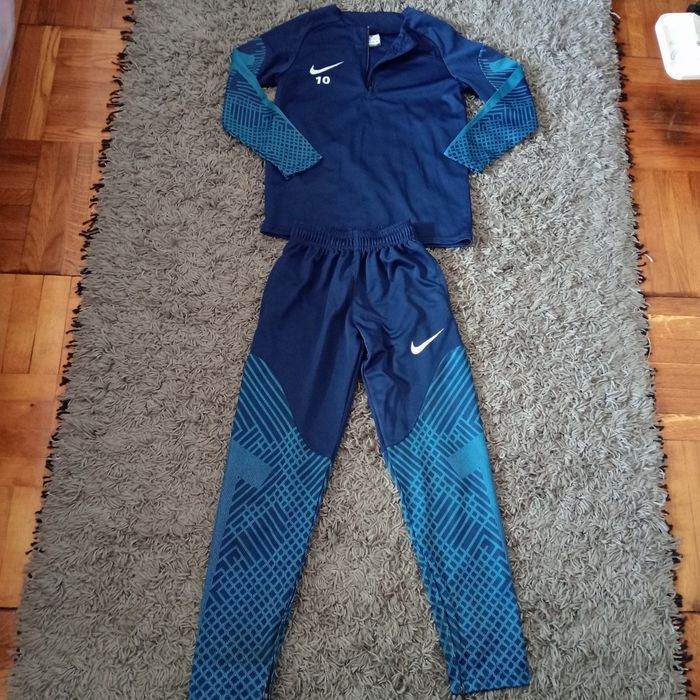 Тренувальний костюм