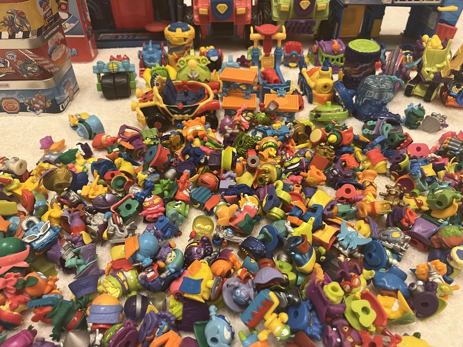 Zestaw  używany super zinks ( figurki, pojazdy, gra…)