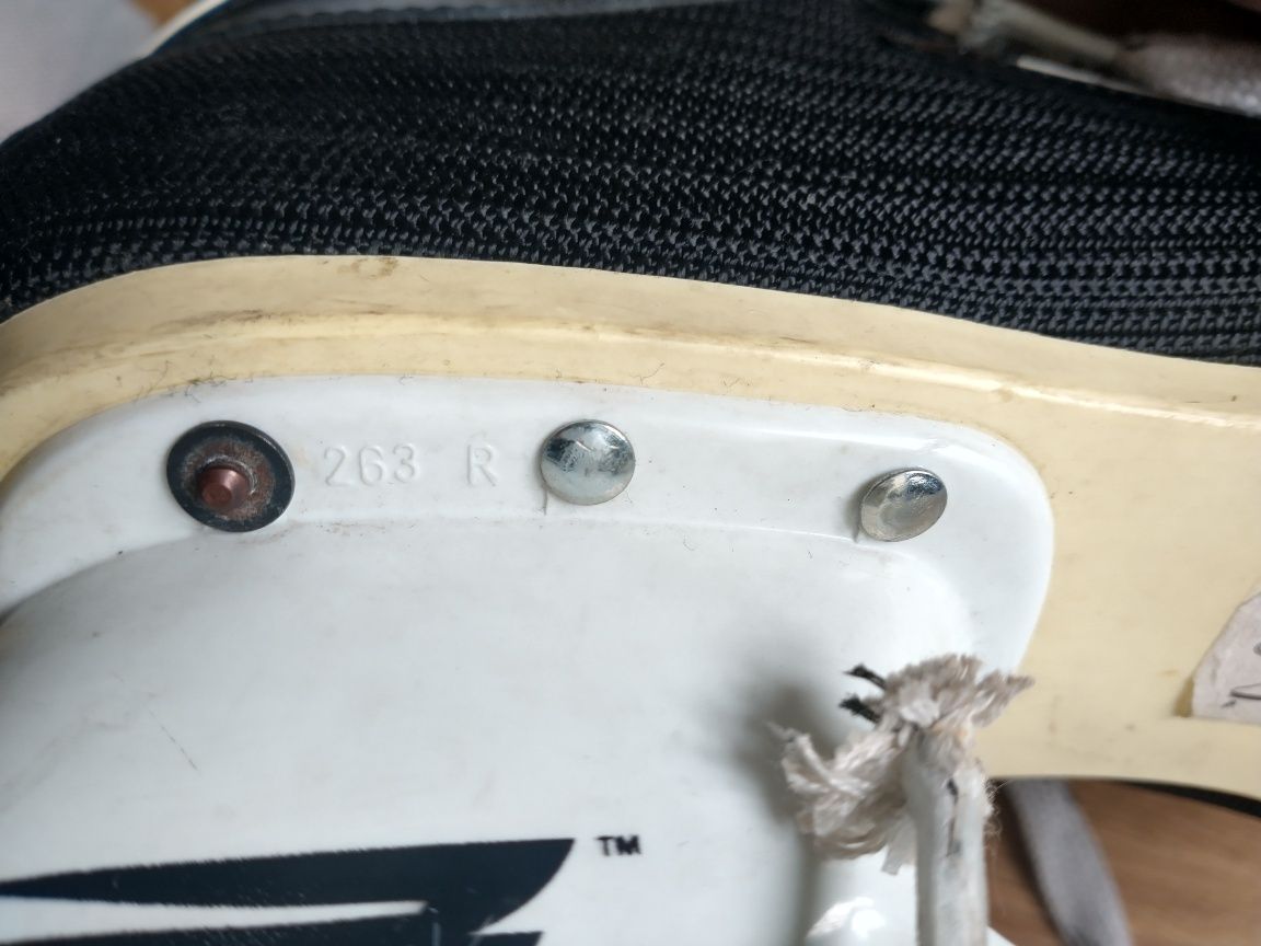 Łyżwy hokejowe Bauer rozmiar 42,5 dł wkładki 262mm rozmiar 7 1/2 D
