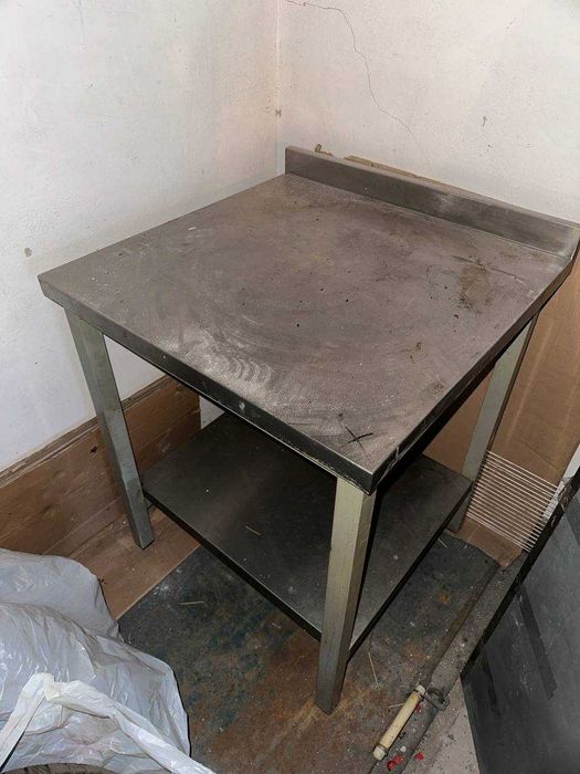 Стол с нержавейки с полкой и бортом.