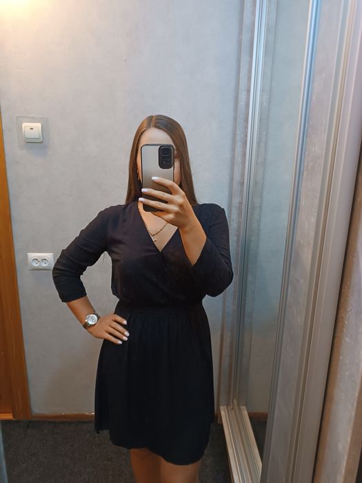 Чорне базове плаття