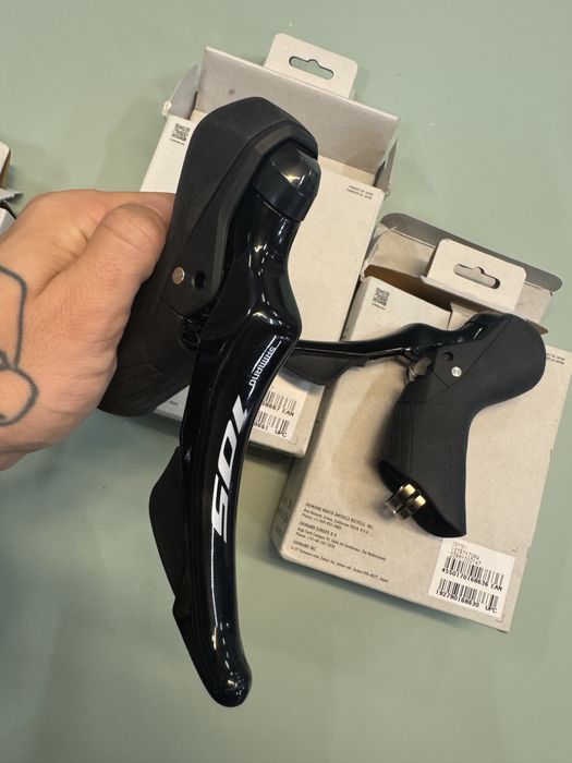 Klamkomanetki hydrauliczne Shimano 105 ST-R7120 2x12 J