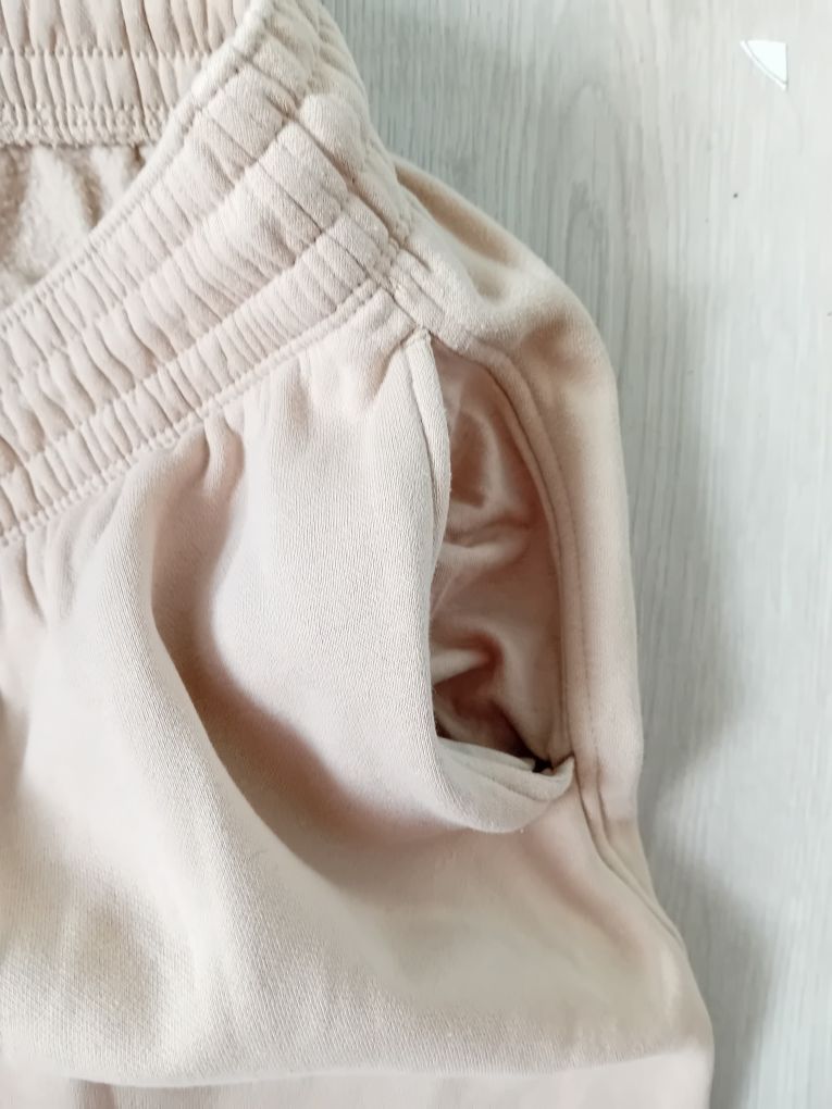 #H&M spodnie dresowe szerokie nogawki beżowe