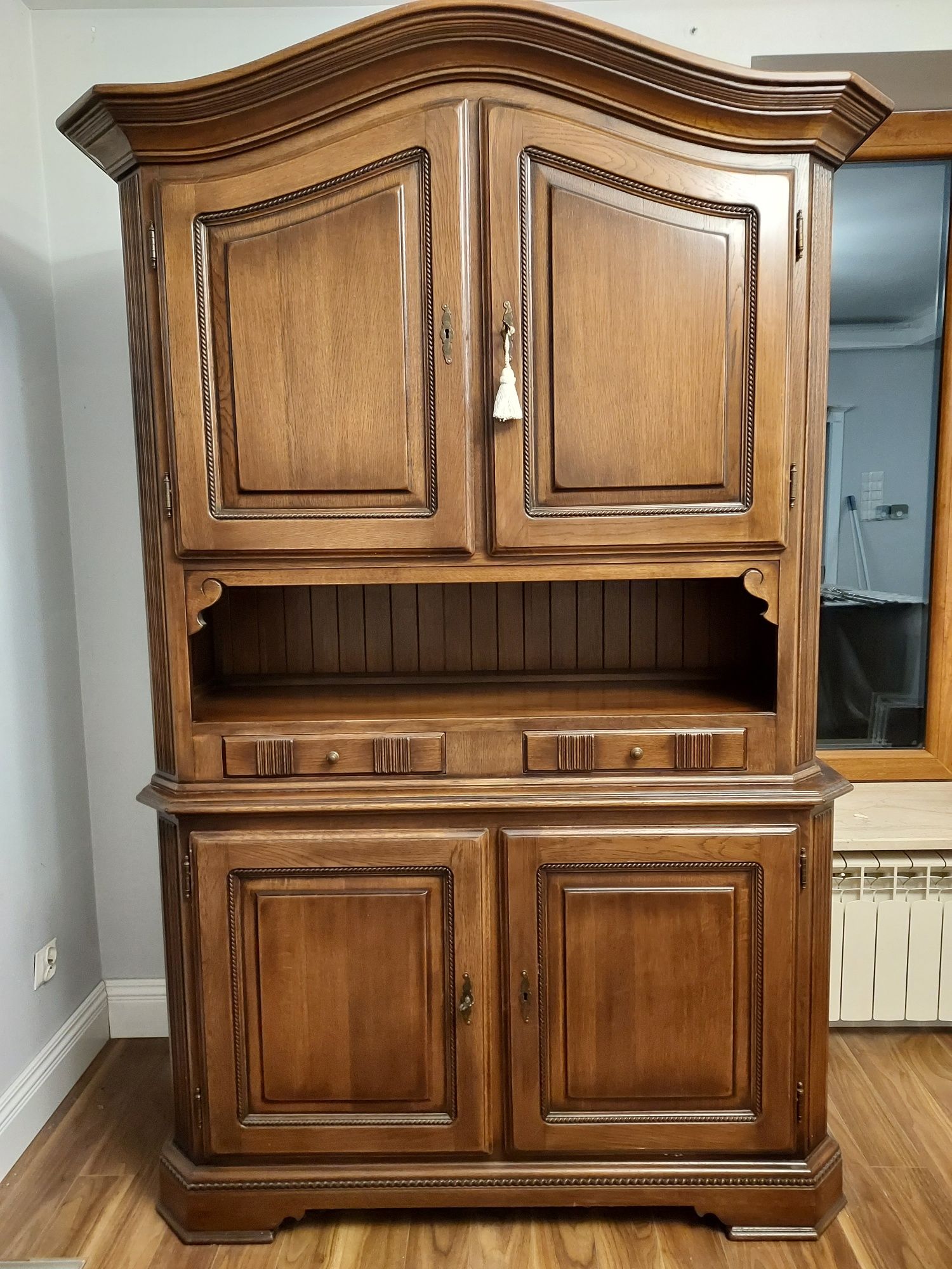 Piekny kredens dębowy lity dąb selva 133 cm x 215 cm