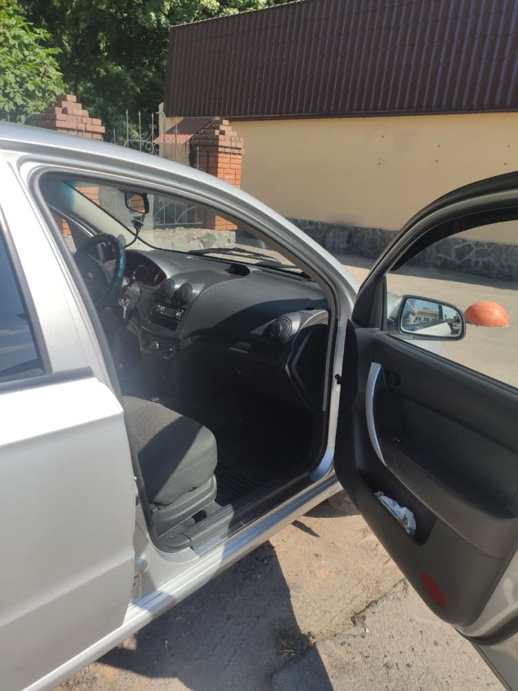Chevrolet aveo седан