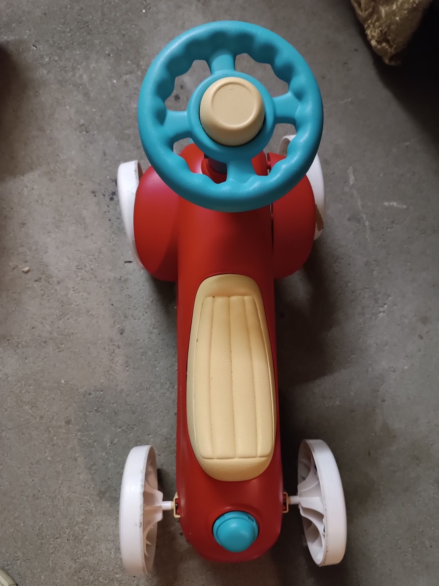 Samochód jeździk retro czerwony