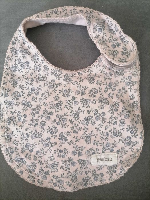 Śliniak dla dziewczynki newbie