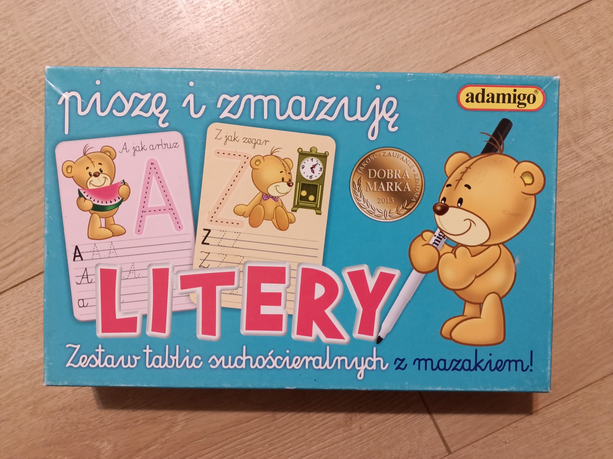 Piszę i zmazuję litery.