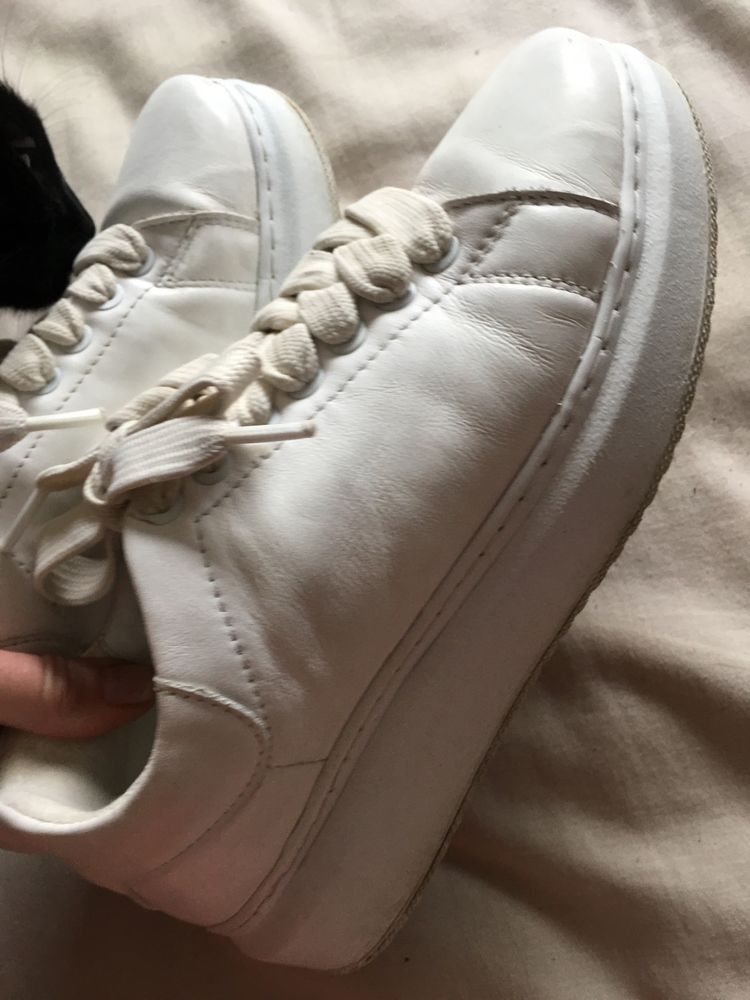 Białe buty Wojas, skórzane półbuty 36. Buty skóra