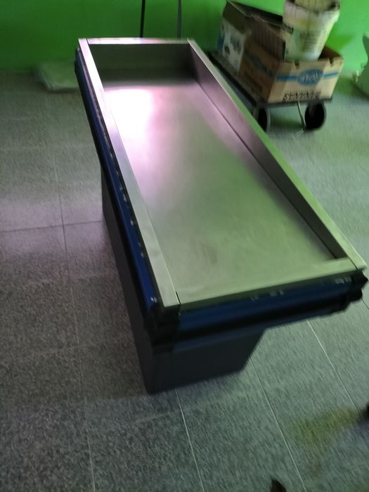 Bancada de apoio a vendas .