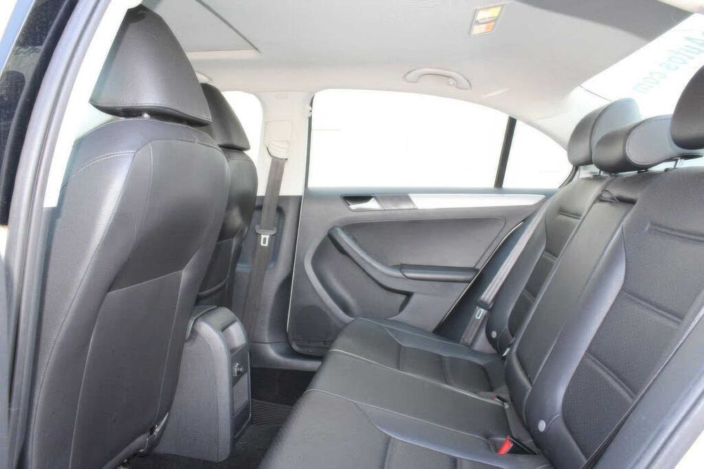 Volkswagen Jetta SE      2017