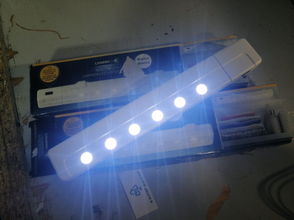 Conjunto de 2 barras de luz Led com sensor movimento