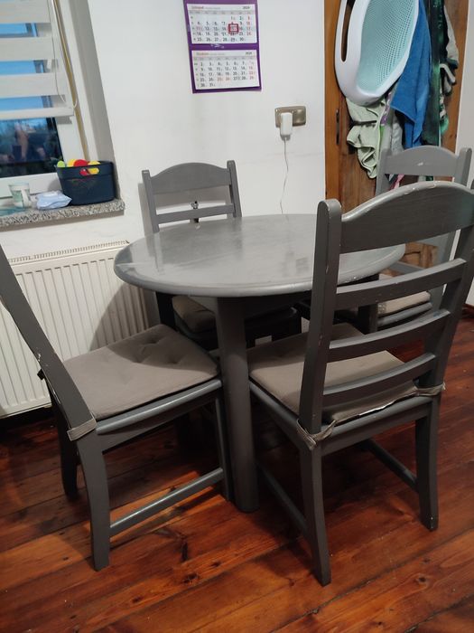 Zestaw stół i krzesła, drewniane