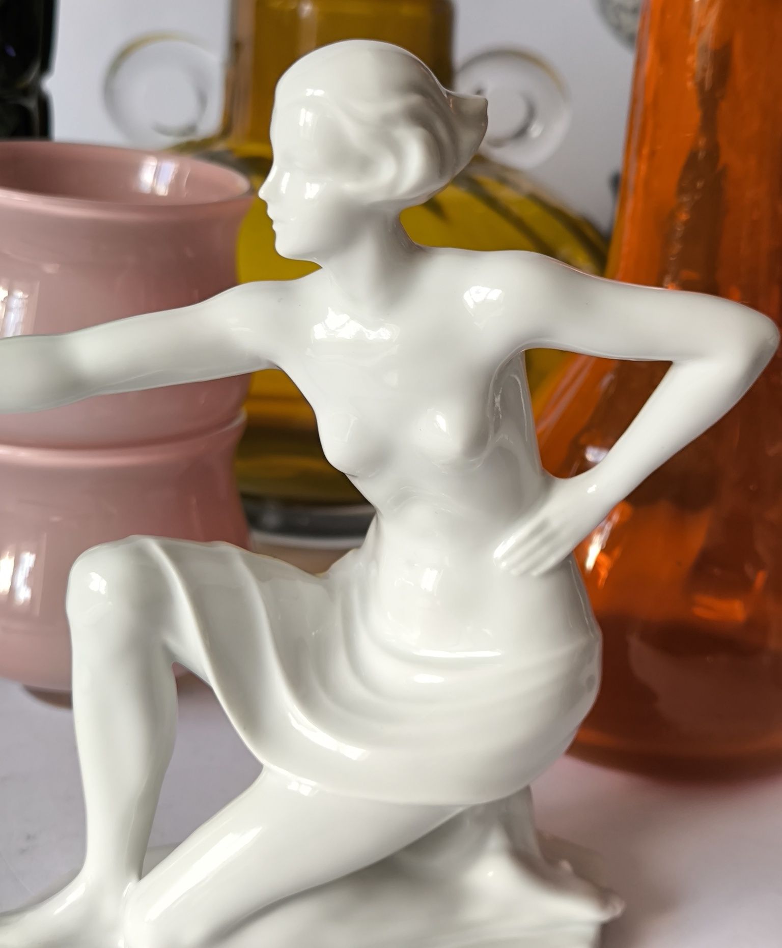 Figurka Art Deco kobieta z kulą Volkstedt Turyngia piękna porcelana