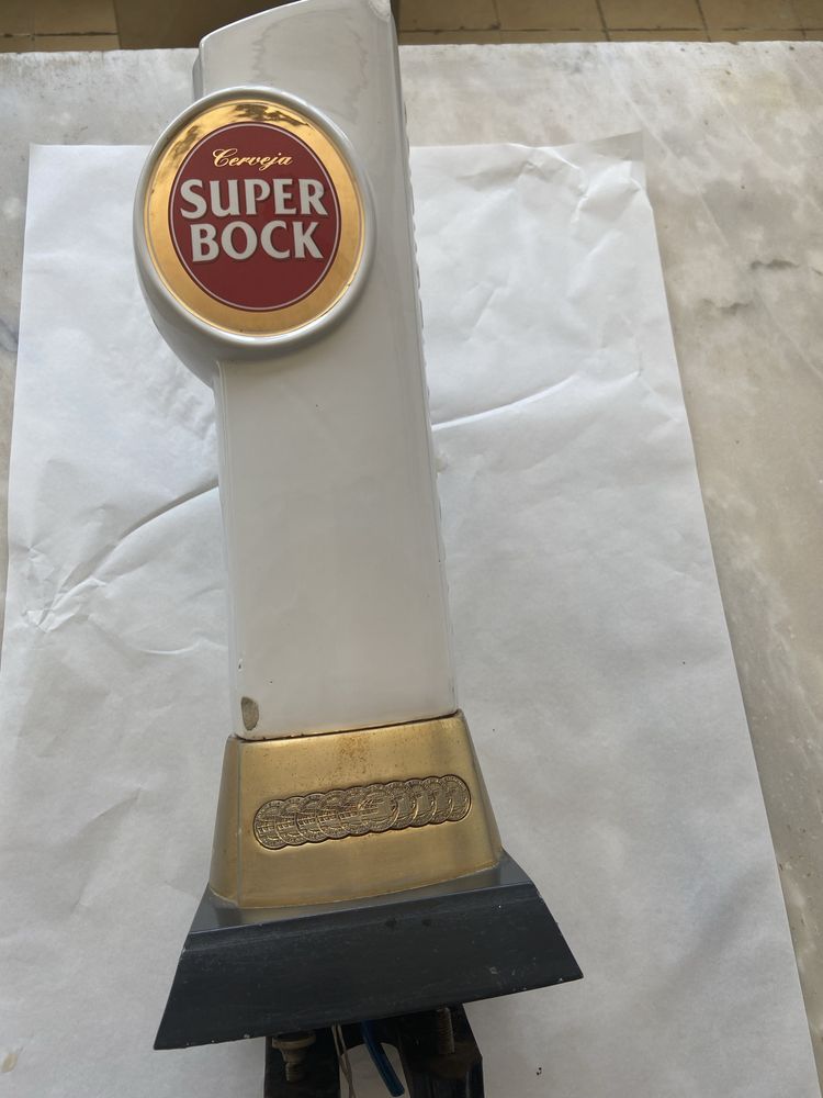 Torre de cerveja em ceramica
