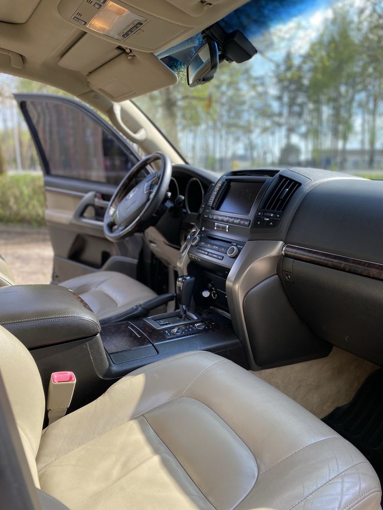 Toyota Land Cruiser  2011