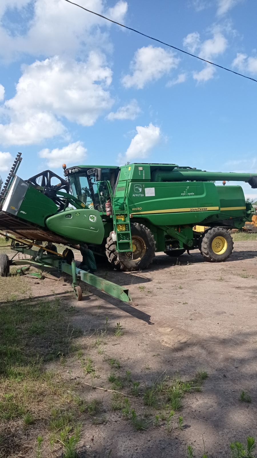 Продам John Deer W650