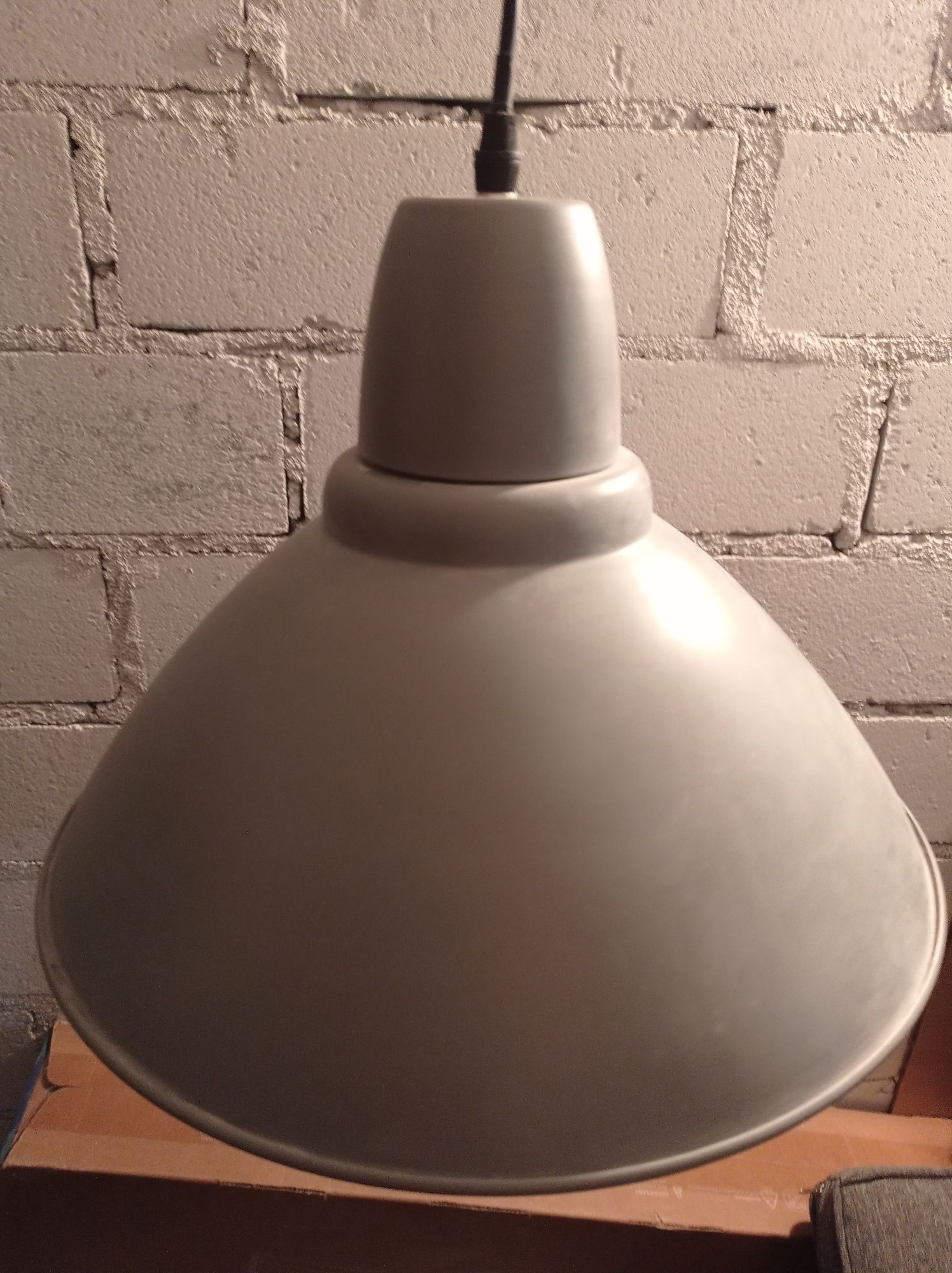 Lampa sufitowa duża industrialna okrągła