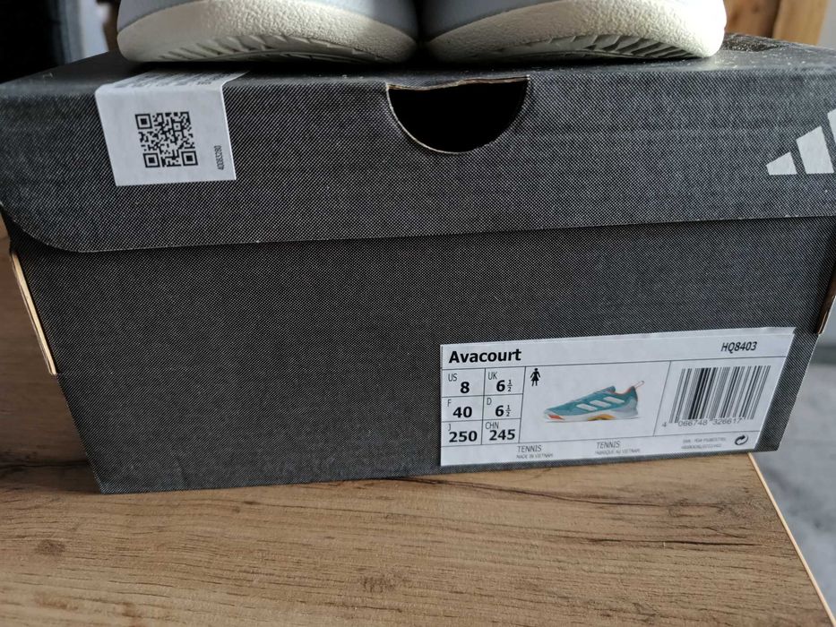 Nowe damskie buty tenisowe Adidas Avacourt