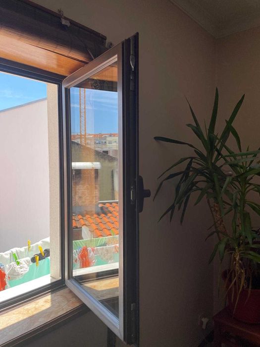 Duas janelas vidros duplos em ótimo estado