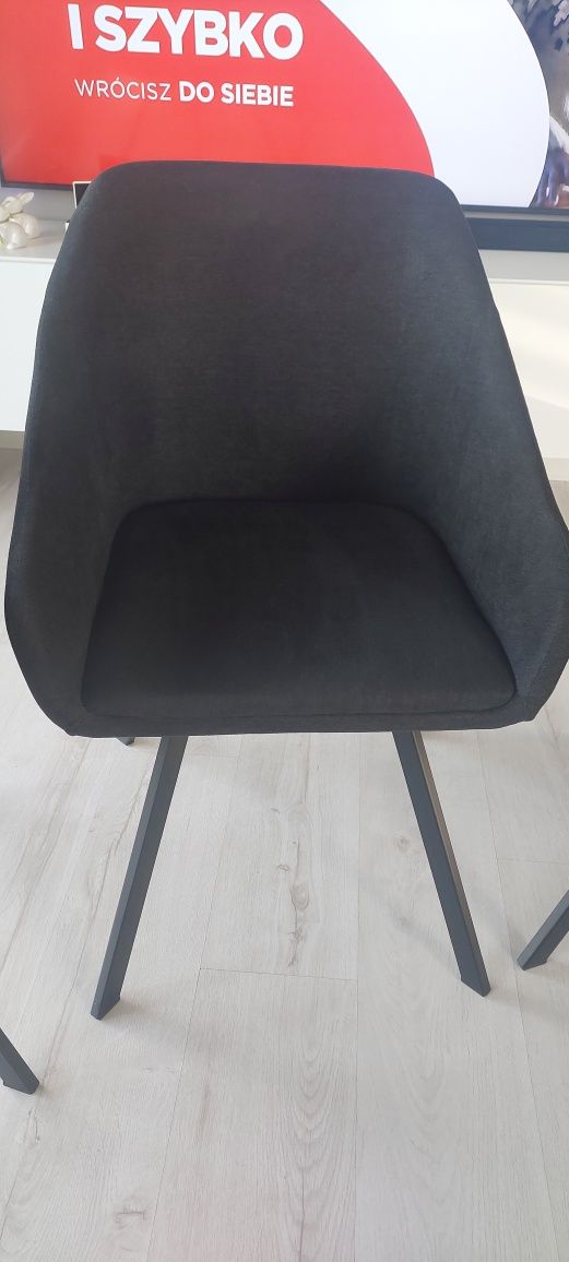 Krzesła tapicerowane z podłokietnikiem