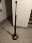 Wysoka drewniana lampa podłogowa vintage retro prl stojąca stara