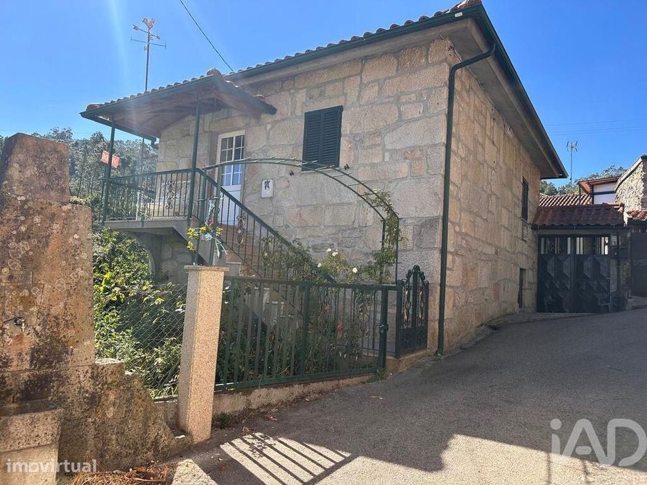 Casa / Villa T4 em Santa Cruz da Trapa e São Cristóvão de Lafões de 12