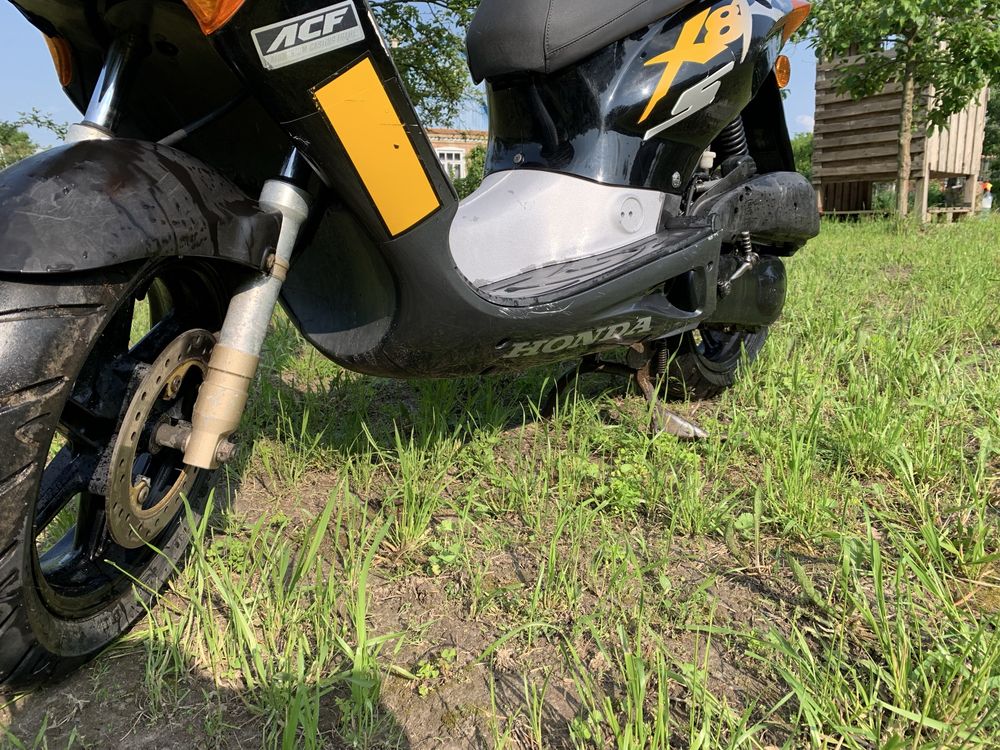 Продам скутер Honda X8R