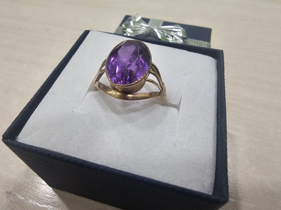 Złoty pierścionek owalne FIOLETOWE OCZKO PR 583