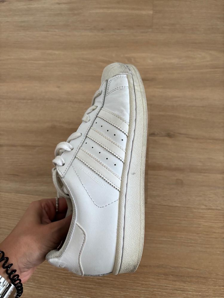 Adidas superstar brancas
