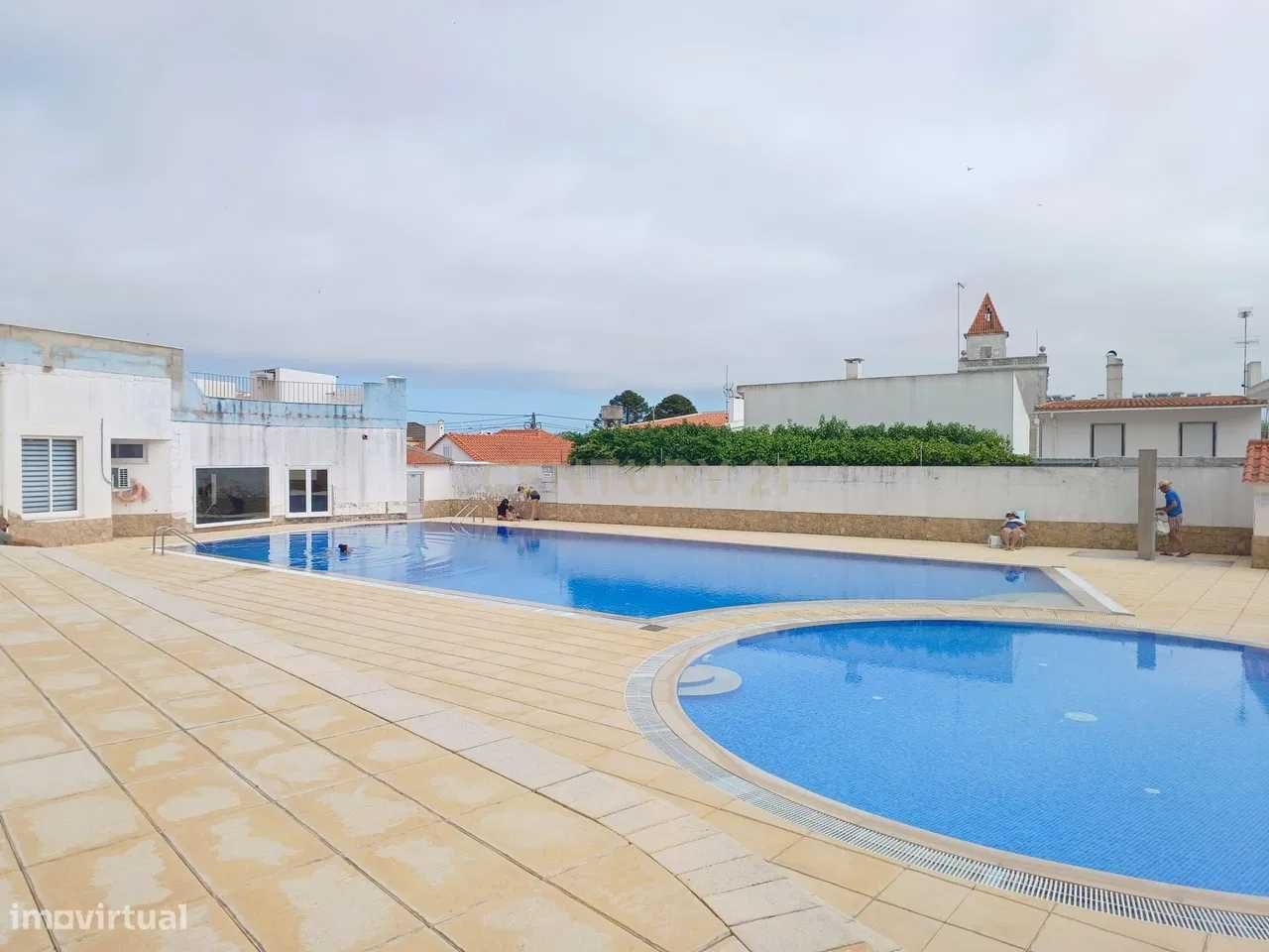 Apartamento T0/1 com piscinas a 5 minutos da praia