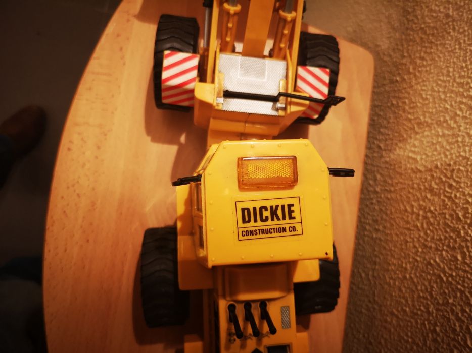 Retroescavadora Réplica Dickie Toys