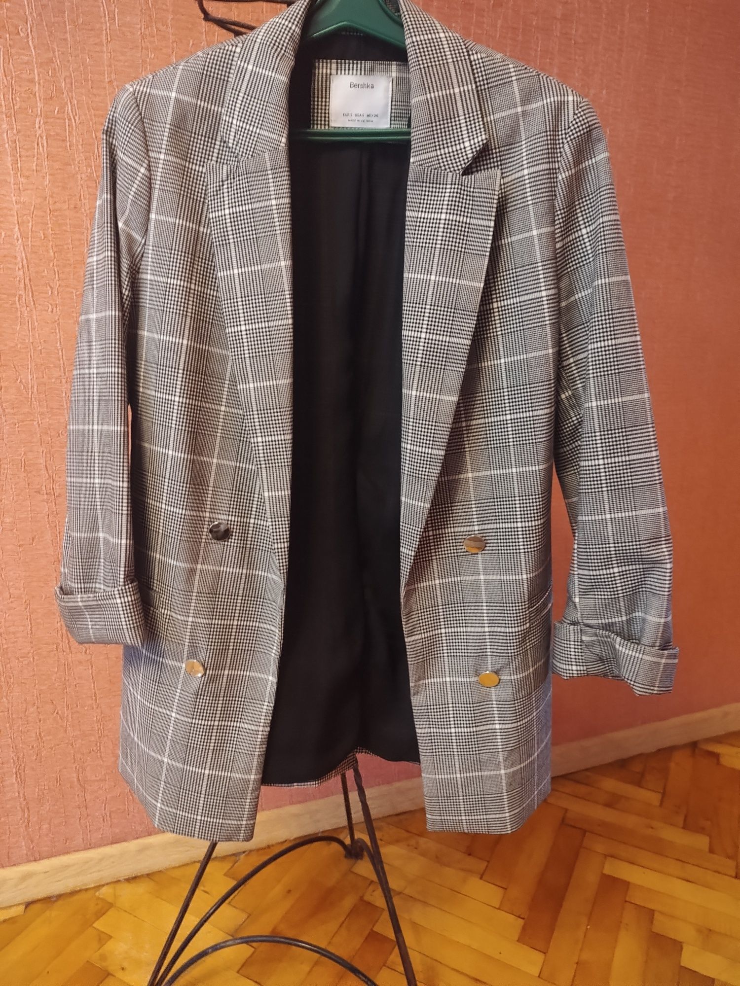 Жіночий піджак Bershka,розмір S.