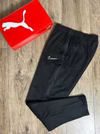 Nike Спортивные штаны dri-fit размер L