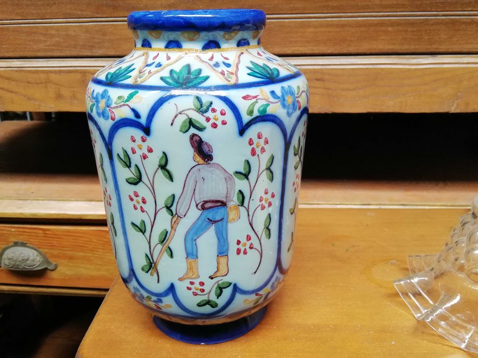 Jarra Estatuária, muito bonita
BAIXA DE PREÇO