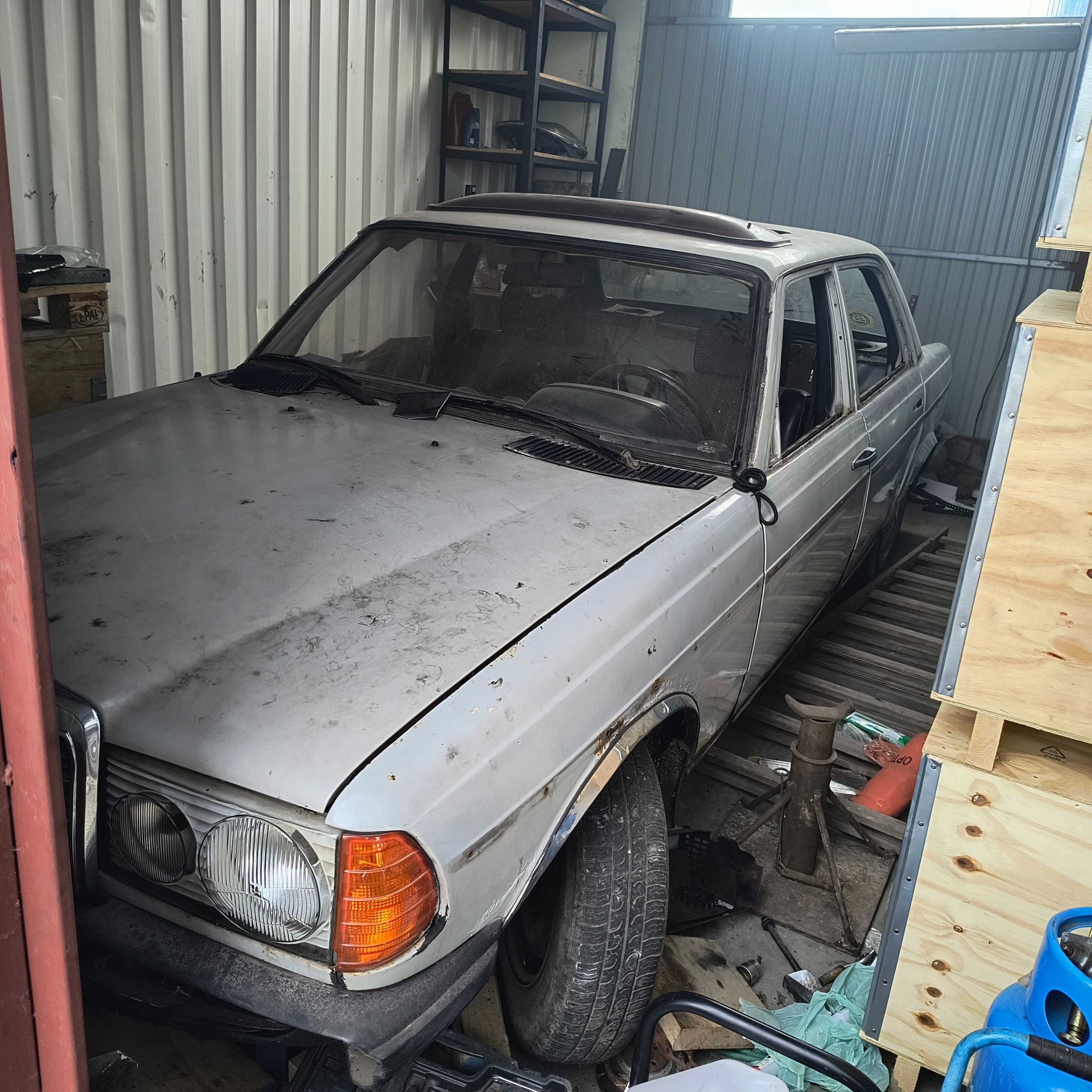 Mercedes w123 + części blacharskie