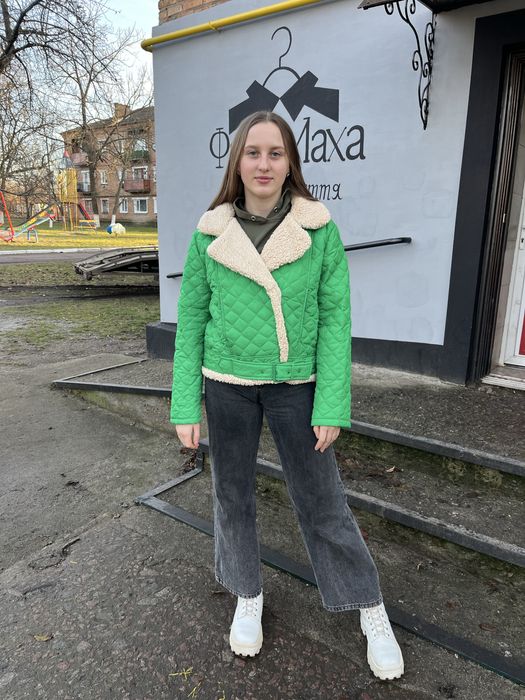 Коротка, демізезонна, зелена куртка