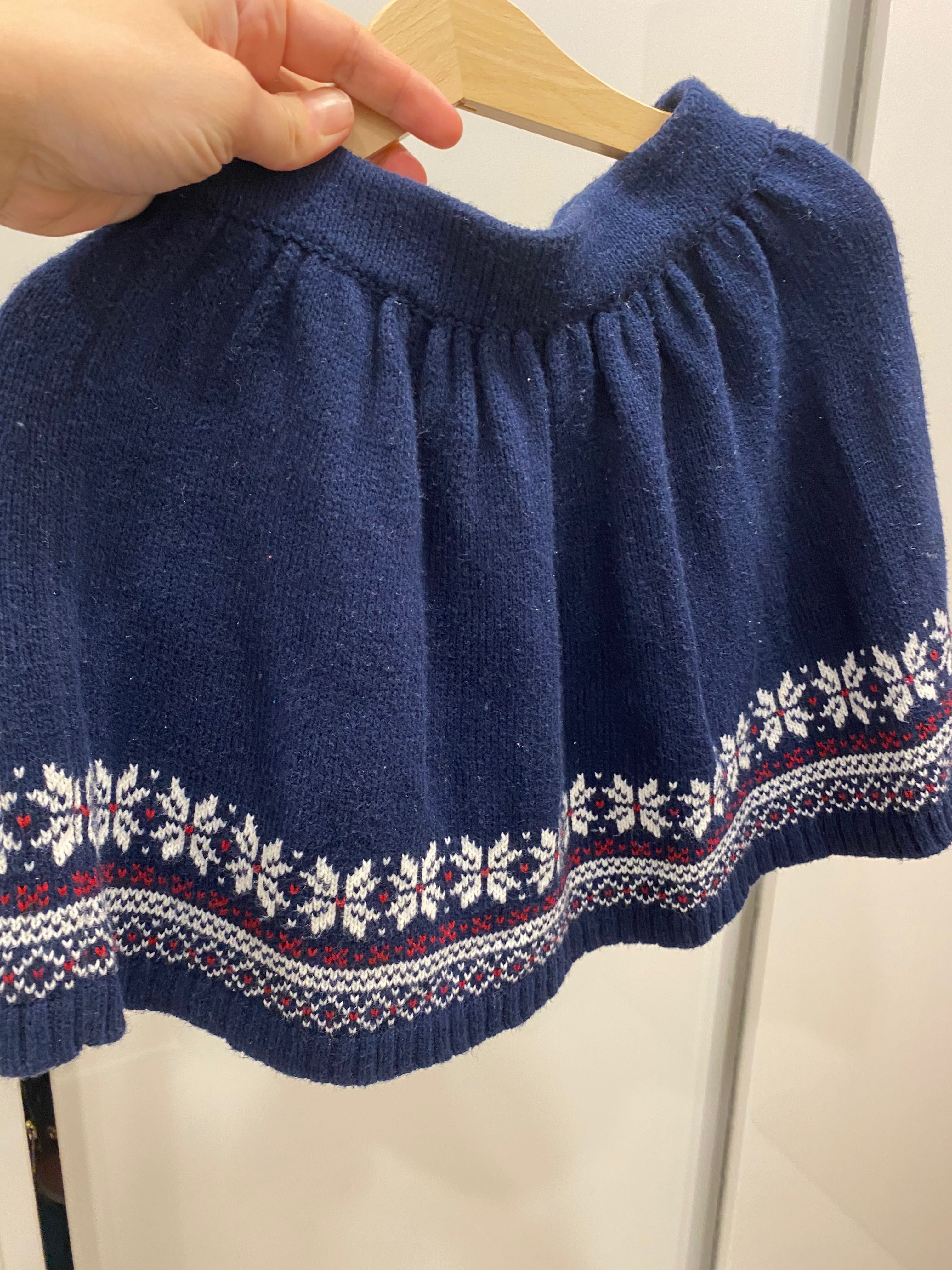 Zimowy sweterek ze spódniczką dla dziewczynki 104