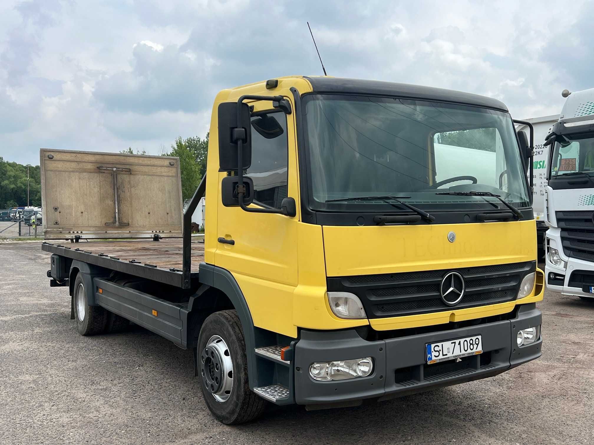 Mercedes Atego 1523 niski przebieg z windą  załadowczą - 1 właściciel